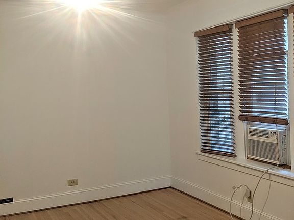 5th image of 2516 W Eastwood Ave #1