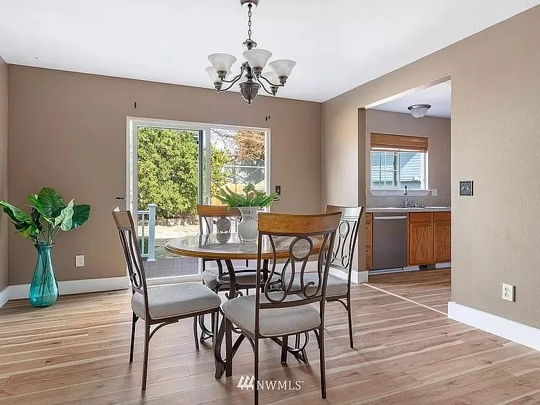 910 SW Regency Dr — Photo 11