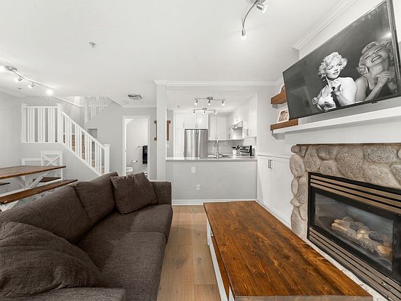 3rd image of 1073 Lynn Valley Rd #6
