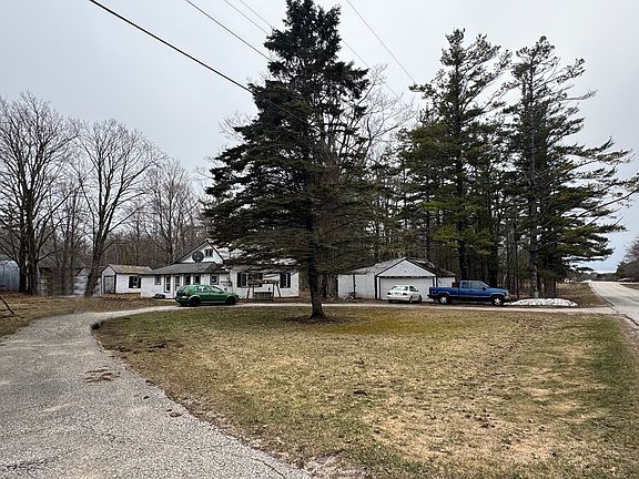 4th image of 1271 Town Line Rd