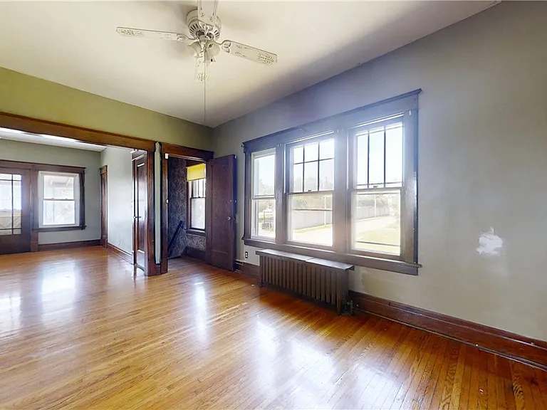 425 Johnson St — Photo 5