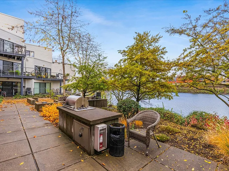 730 NW Naito Pkwy #E22 — Photo 19