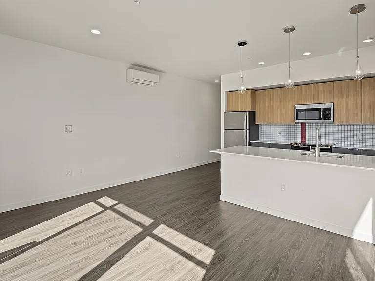 101 Broadway, Live Here, Go Anywhere — Photo 44