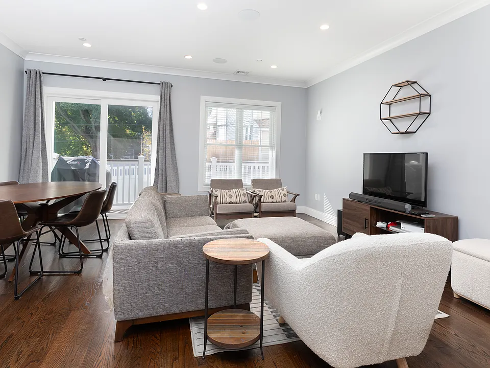 20 Fuller St #2
