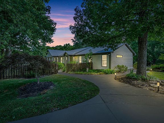 3rd image of 929 Hickory Hills Dr