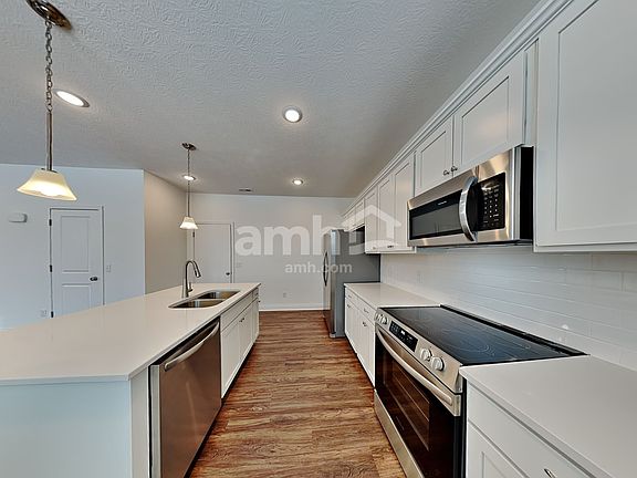 3rd image of 886 Castor Dr