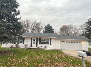 223 W Graham St, Dixon, IL 61021