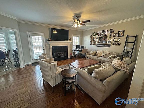 5th image of 125 Lansdowne Dr