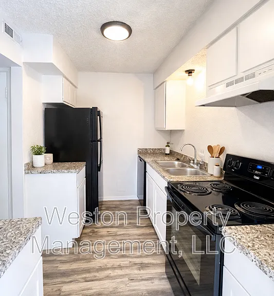 6054 Nw Expy — Photo 6