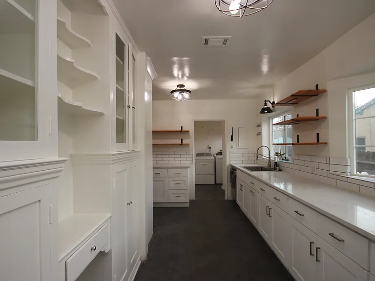 412 N Campbell Ave — Photo 6