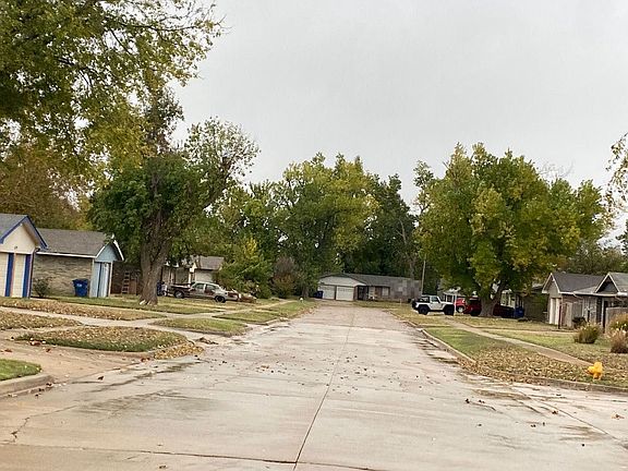 5th image of 611 W Forest Dr