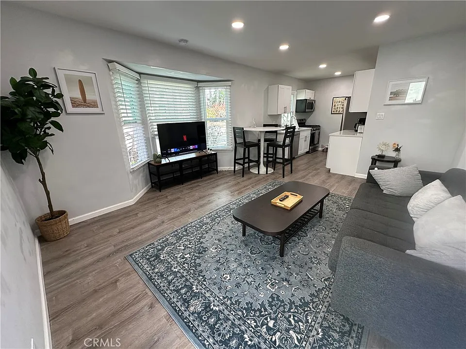 239 3rd Ave