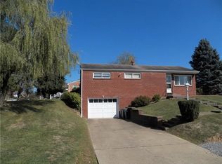 565 Meadowvale Dr, Cheswick, PA 15024