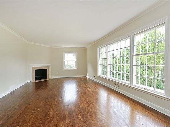 4th image of 5820 Mission Dr