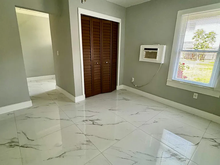 921 N 19th Ave #9 — Photo 3