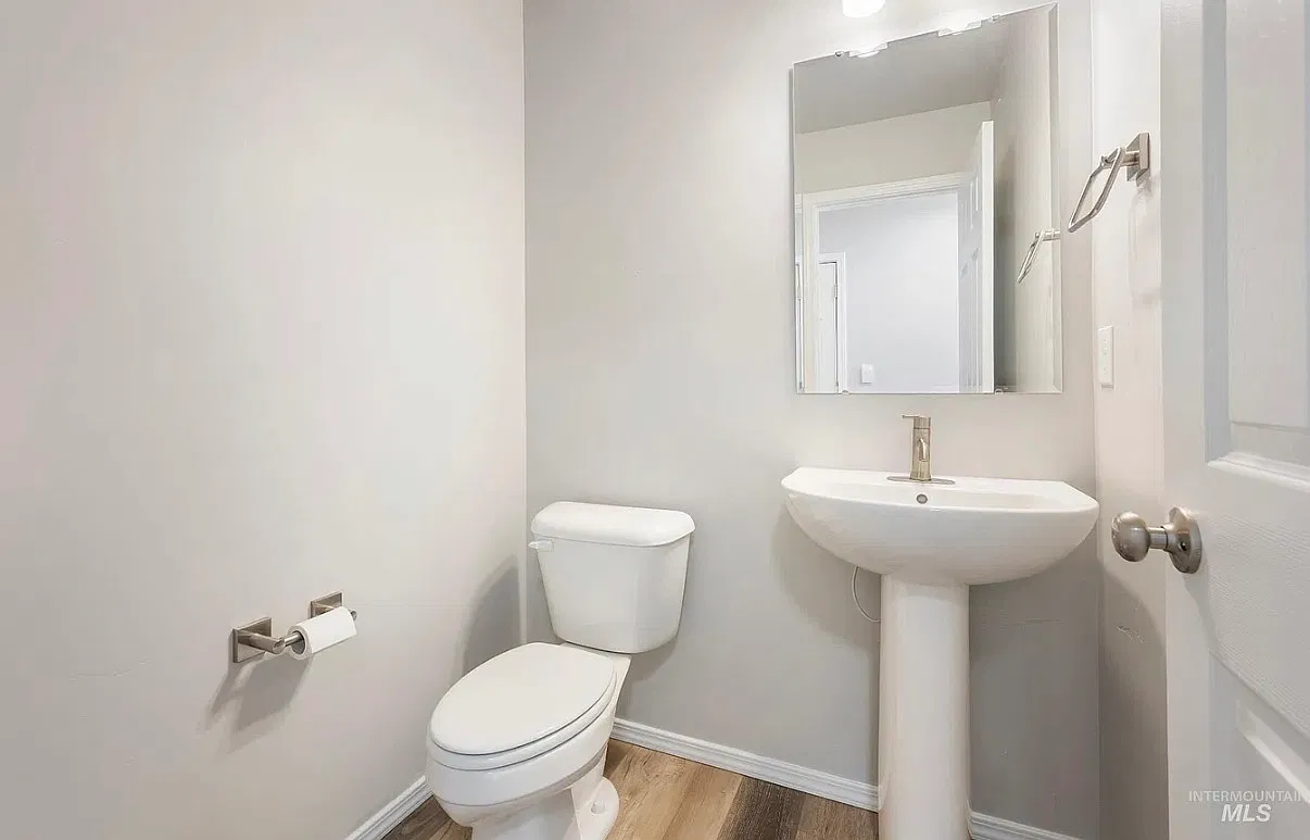 4 bed, 2.5 bath, 2190 sqft, $2,850 — Photo 2