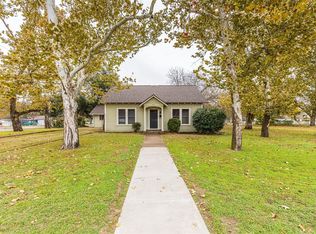 912 N College Ave, West, TX 76691