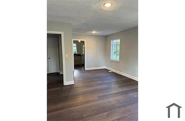 Building Photo - 1400 Briarcliff Dr