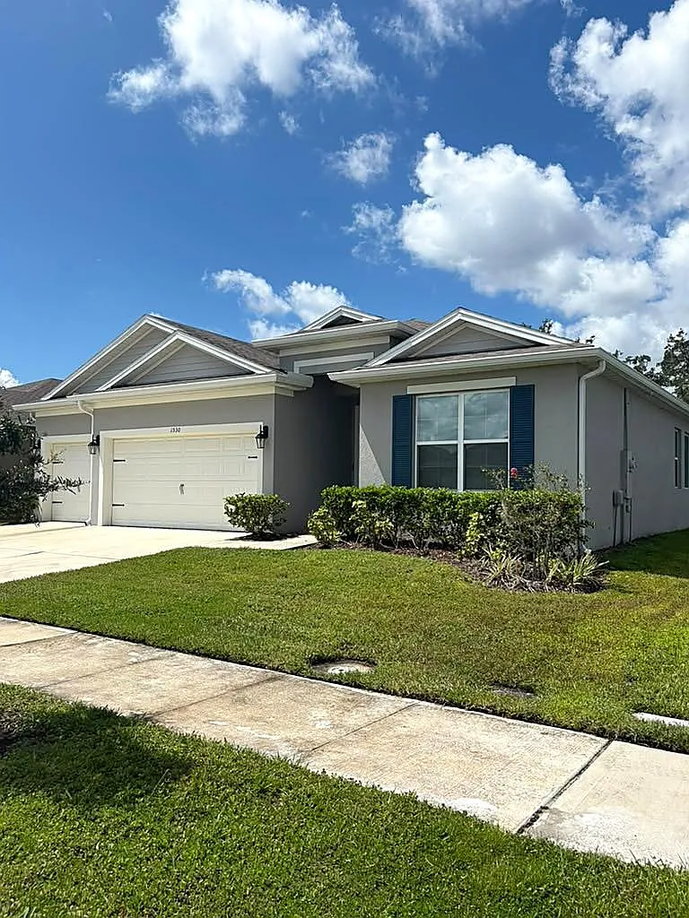 1530 Barberry Dr — Photo 2