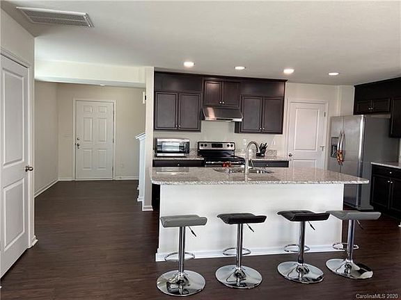 3rd image of 3002 Green Apple Dr
