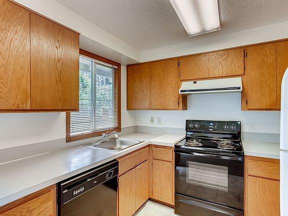 5th image of 278 NE Hyde Cir