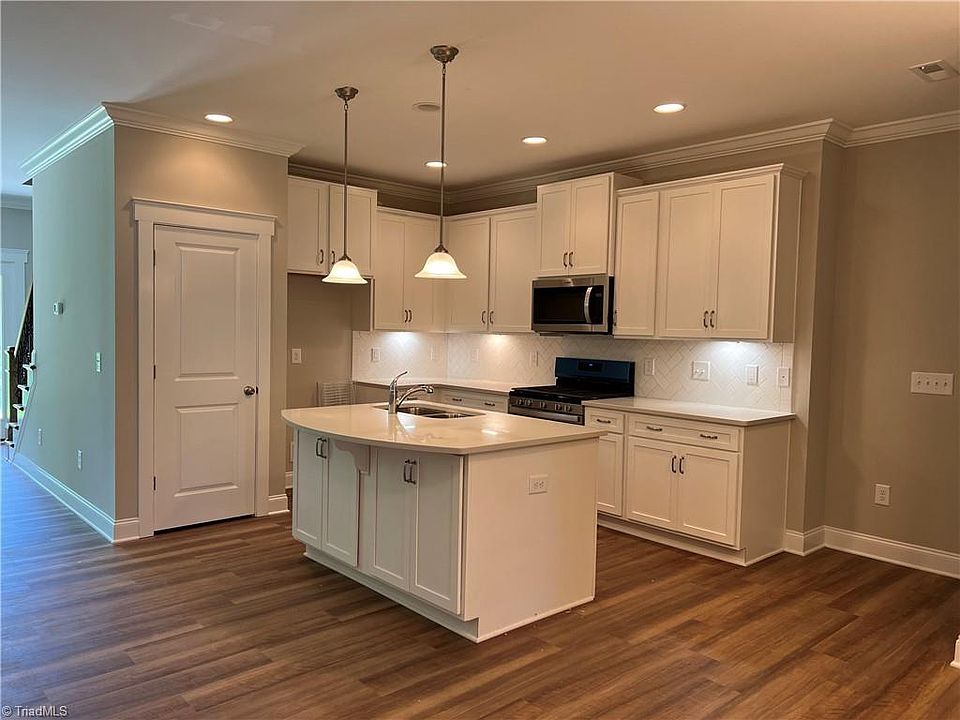2nd image of 4575 Olivine Ln
