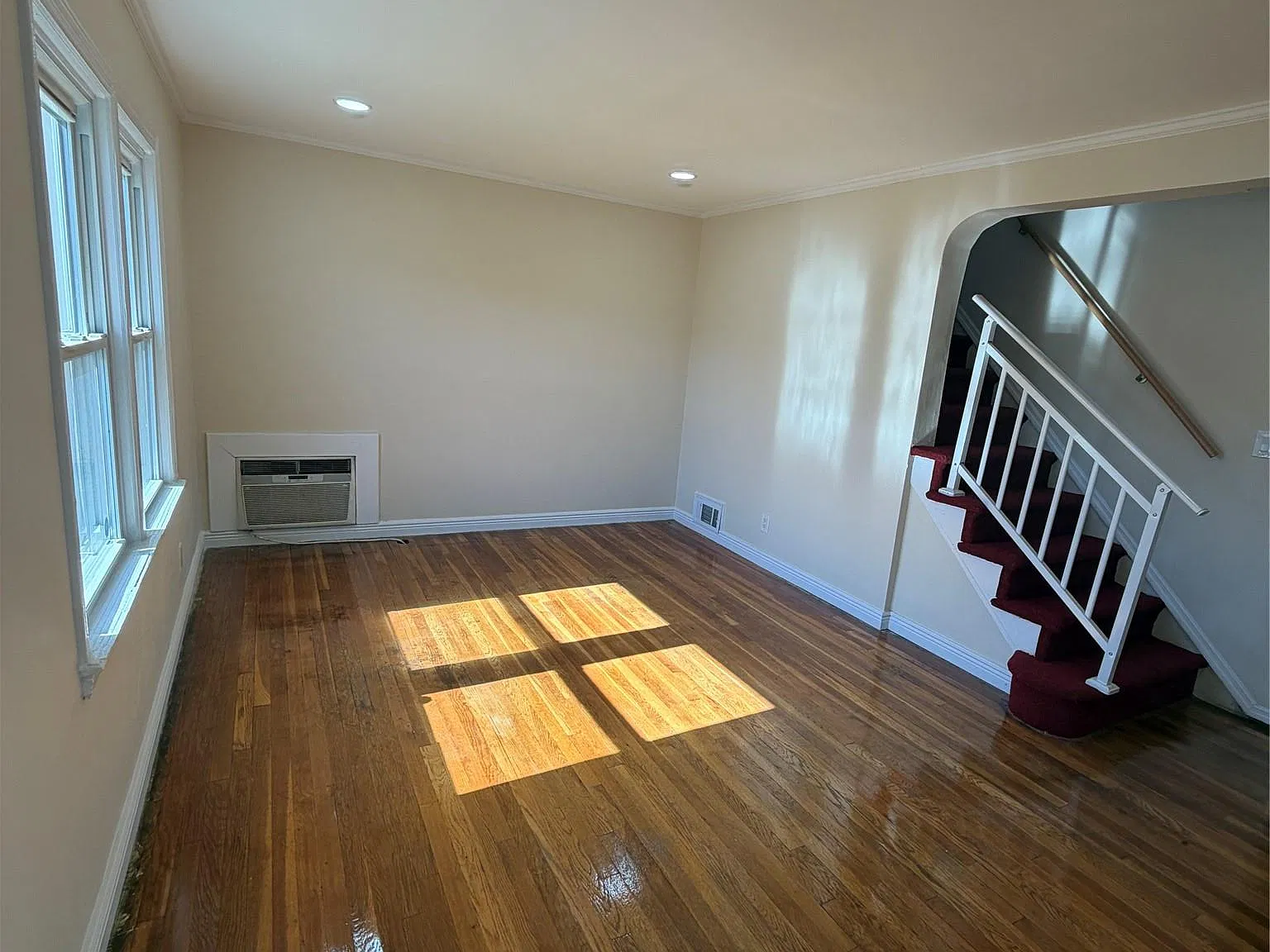 4 bed, 2.0 bath, 1739 sqft, $4,000 — Photo 2