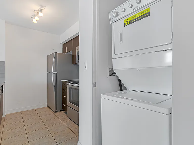 1410 Dupont St — Photo 15