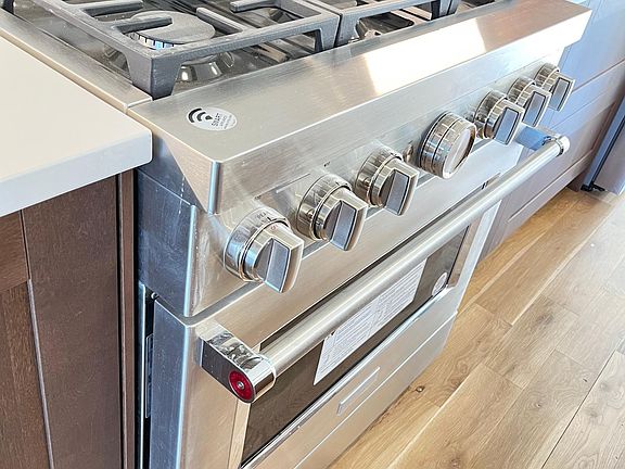 Kitchen Aid Gas Stove with wifi control...