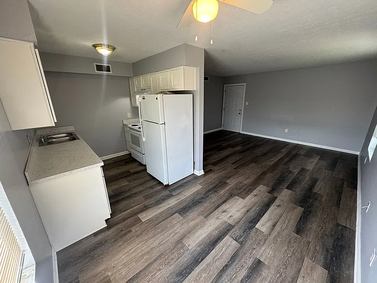 4401 Landside Dr — Photo 1