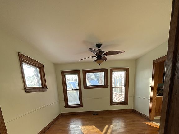 3rd image of 410 Beverly Dr