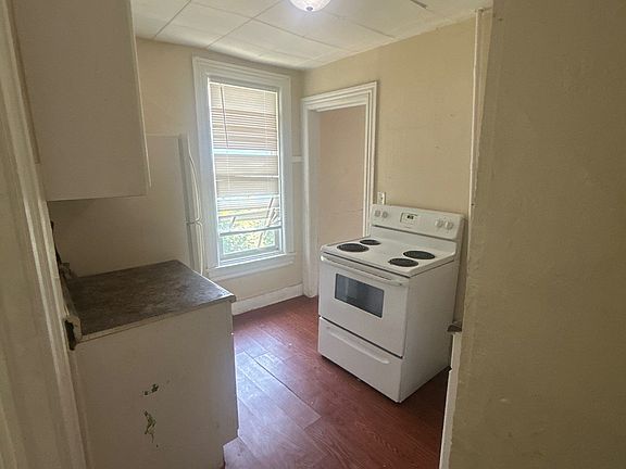 3rd image of 1127 Ross Ave
