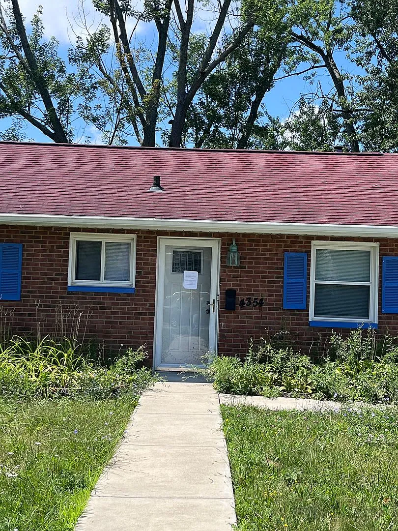 Cozy 2-Bedroom Ranch Home Classic Brick Style & Convenient Living! — Photo 3