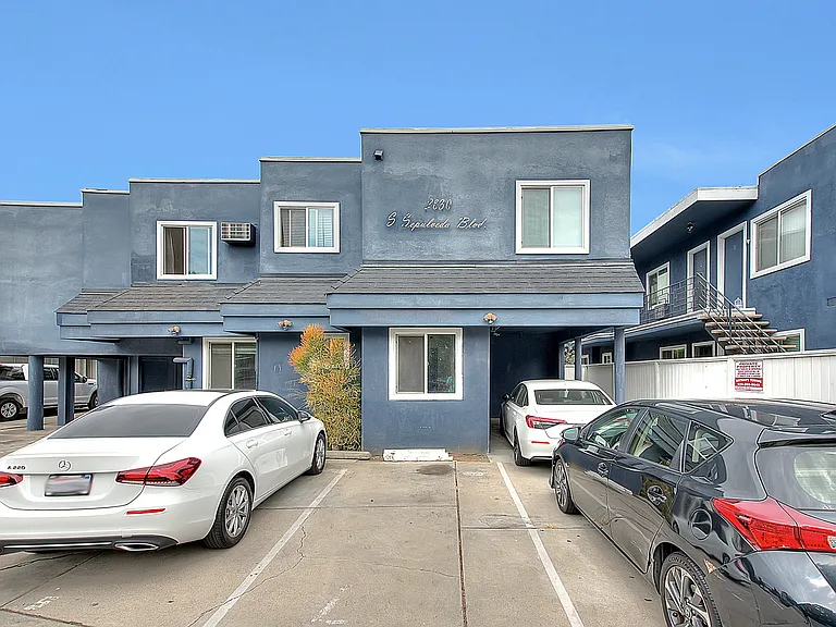 2830 S Sepulveda — Photo 36
