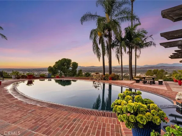 701 S Londerry Ln, Anaheim, CA 92807
