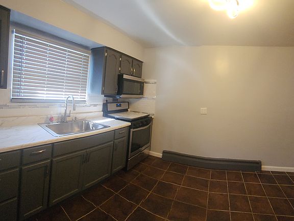 Newly renovated eat-in kitchen