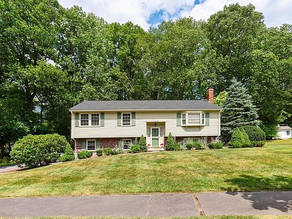 2nd image of 25 Lisa Ln