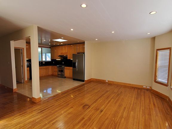 5th image of 880 Jenevein Ave