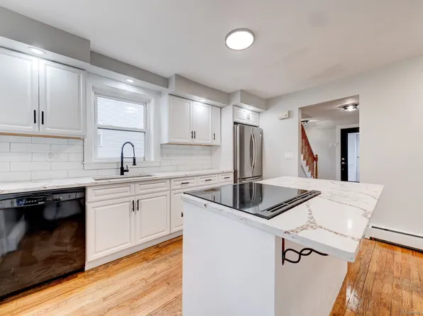 34 Wade Avenue, Bloomfield, CT 06002