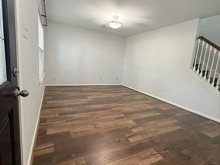 2219 Gable Hollow Ln — Photo 3