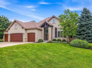 6119 Southlake Dr, Parkville, MO 64152