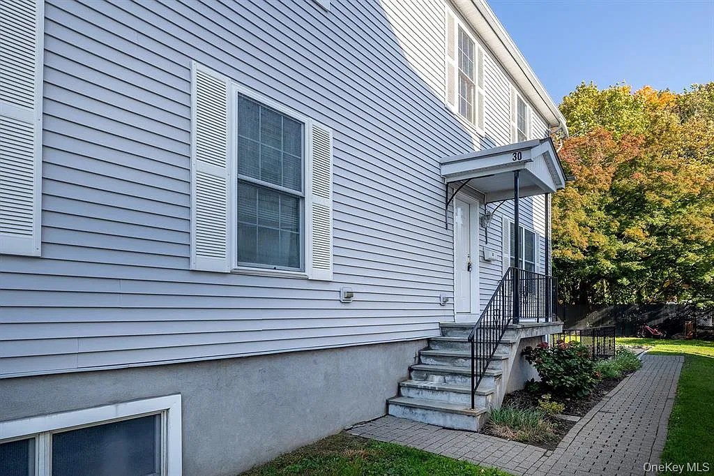 3 bed, 1.5 bath, 1600 sqft, $3,900 — Photo 2