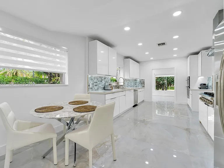 200 N Hibiscus Dr — Photo 21