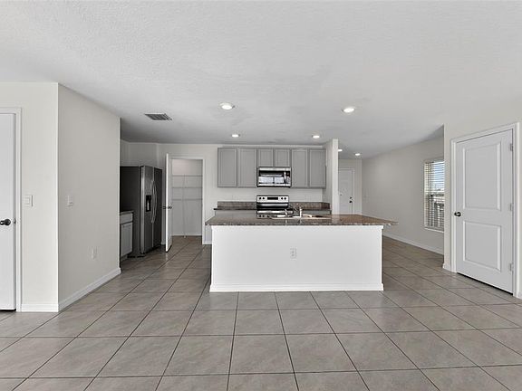 5th image of 439 Sunlit Coral St