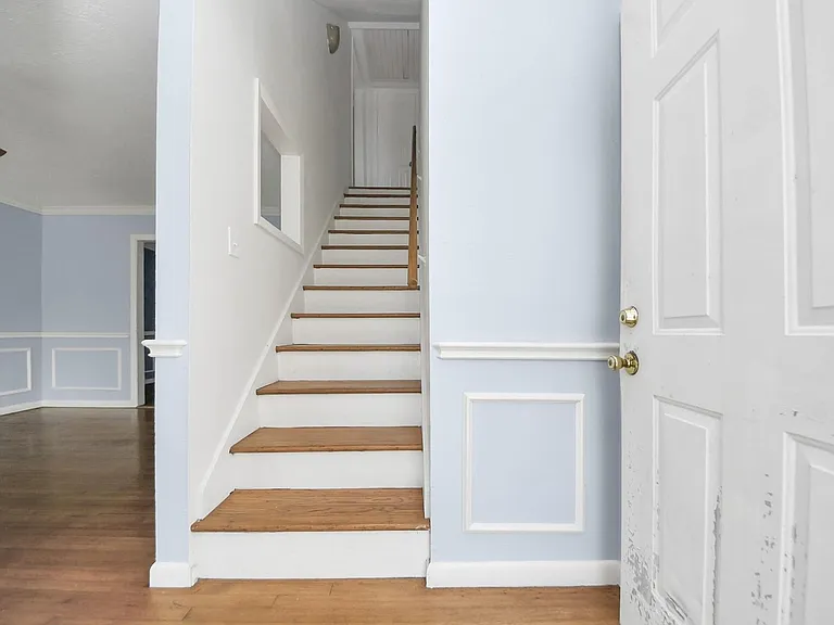 2513 Leslie St — Photo 35