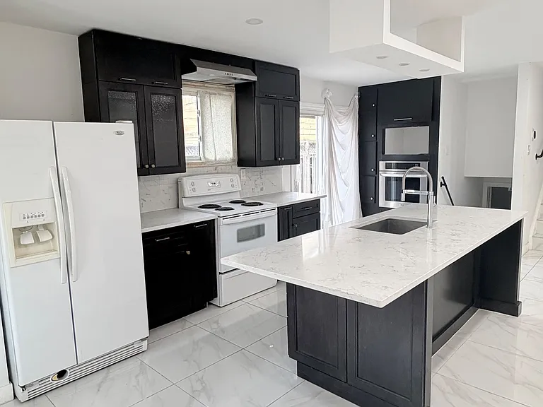 245 Heritage Dr — Photo 4