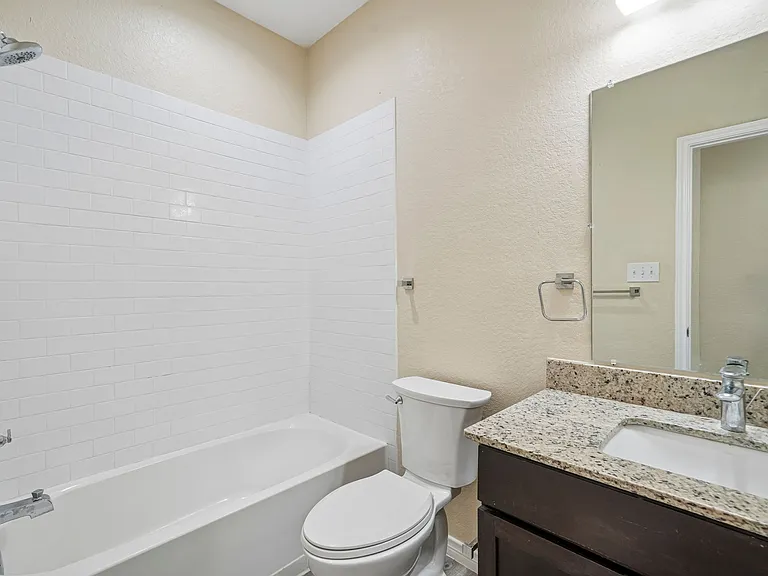 La Marquesa Apartments — Photo 49
