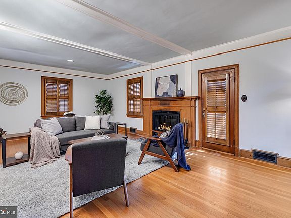 4th image of 305 N Kenmore St