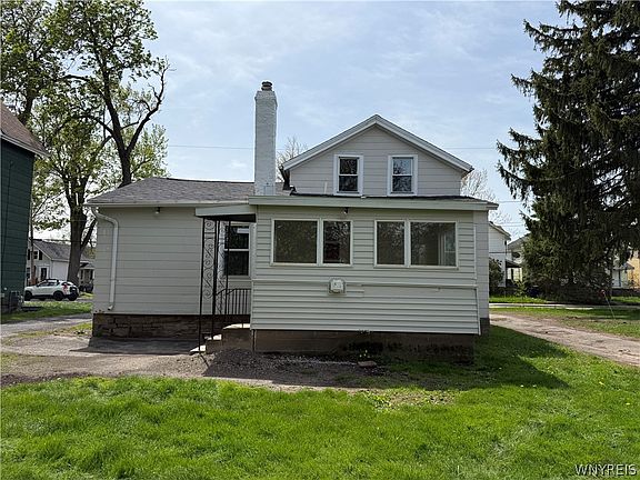 4th image of 90 Elmwood Ave