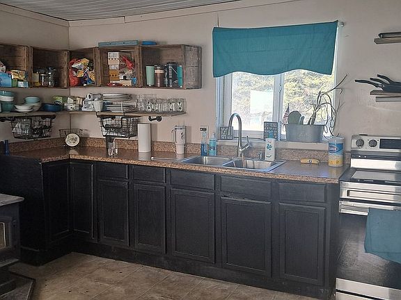 3rd image of 1541 Masardis Rd